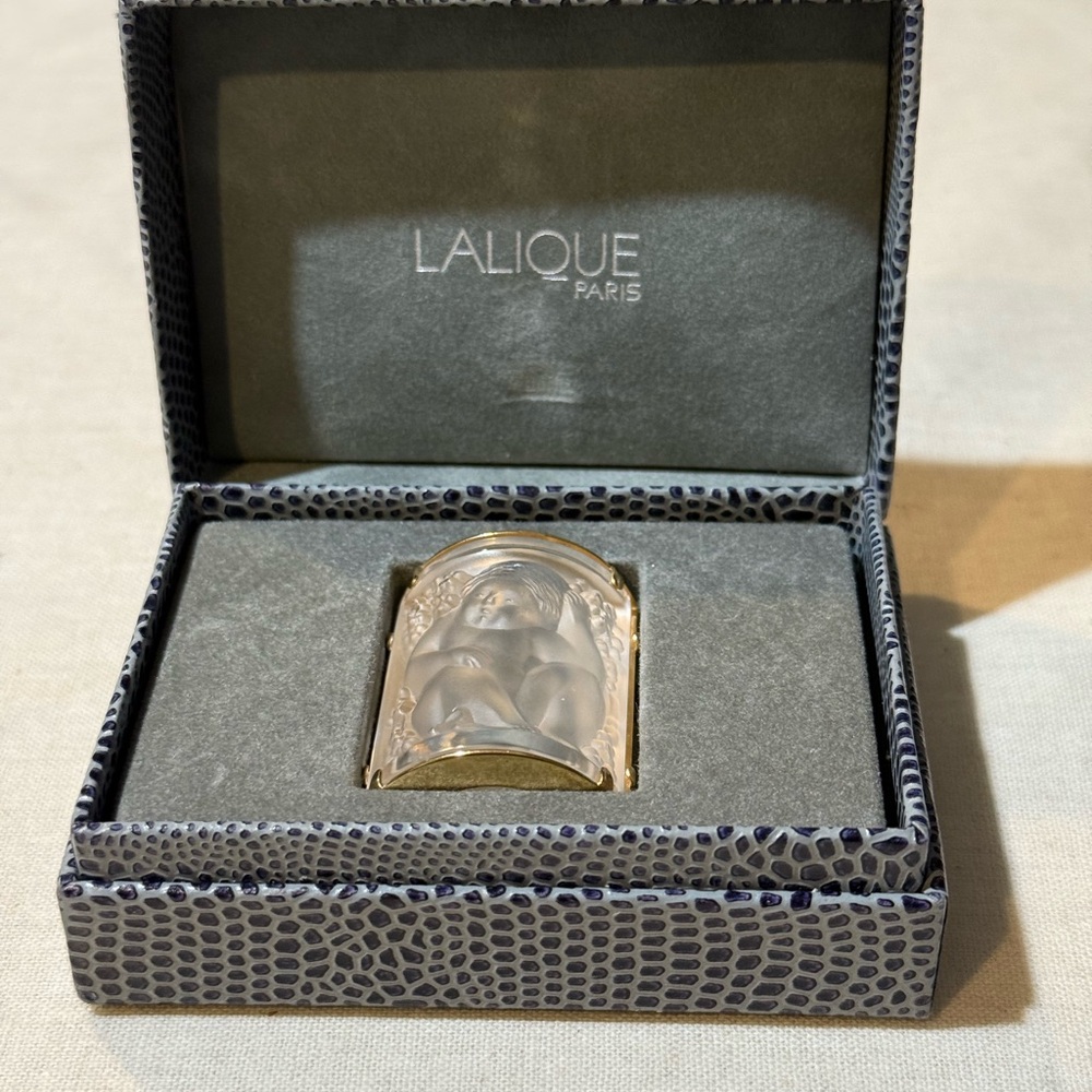 Vintage Lalique Paris Enfant Angel Frosted Crystal Brooch Pin w Original Box - Picture 11 of 12